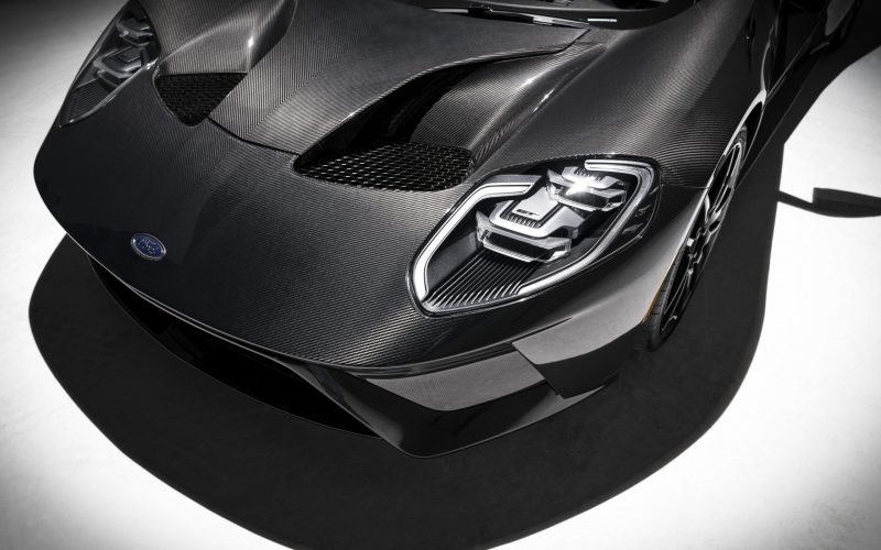 Newly available Ford GT Liquid Carbon places an emphasis on GT’s lightweight sculpted carbon fiber body completely free of paint color. A special clearcoat punctuates each GT’s unique carbon fiber weave in this limited-edition appearance option.